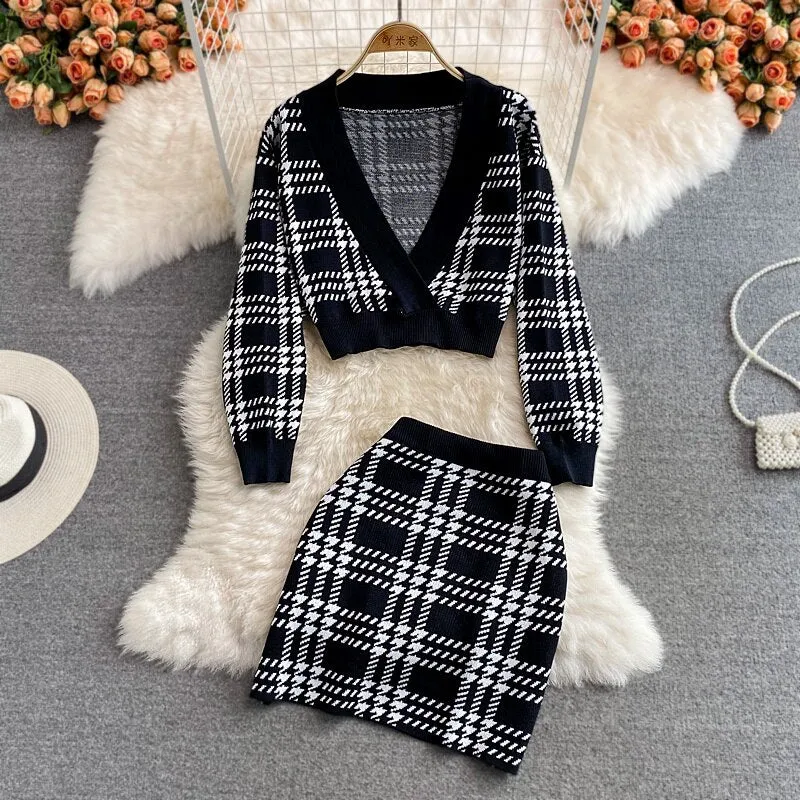 Outfit-Set: Plaid Sweater With V-Neck   Matching High-Waisted Skirt