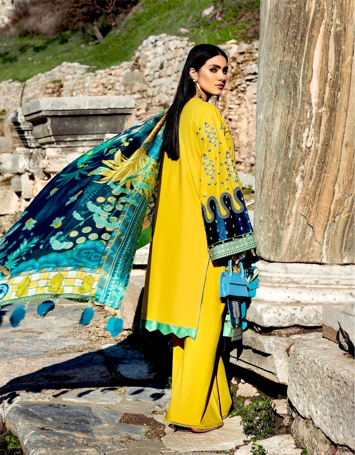 Sifa Lawn by Zunaira Raza – SL-01 A (Gold Crest)